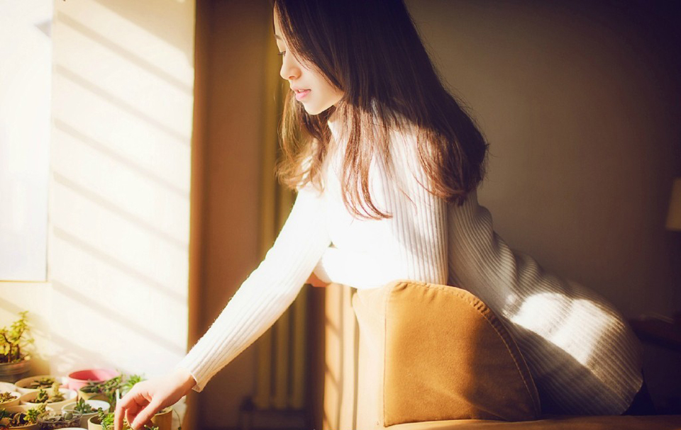 “拭目以待吧。”庞统微笑道，随后看向众人道：“却不知张任如今何在？”
